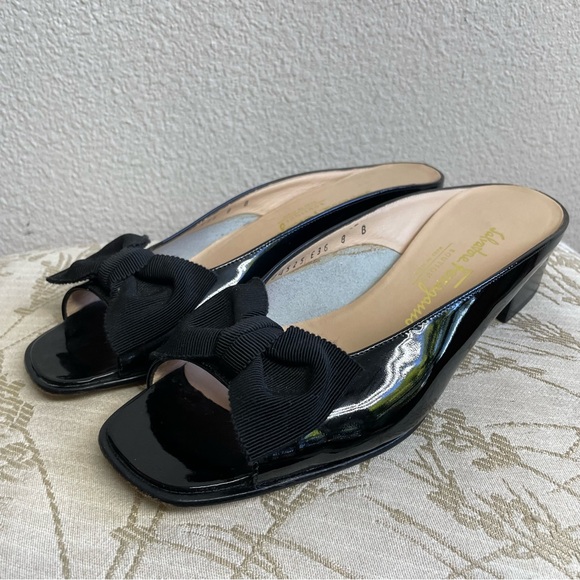 Salvatore Ferragamo Patent Leather Bow Open-toe Slides 8B - Picture 2 of 9